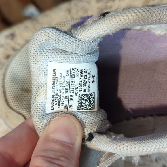 Under Armour Toddler's tennis shoes. - Picture 2 of 3